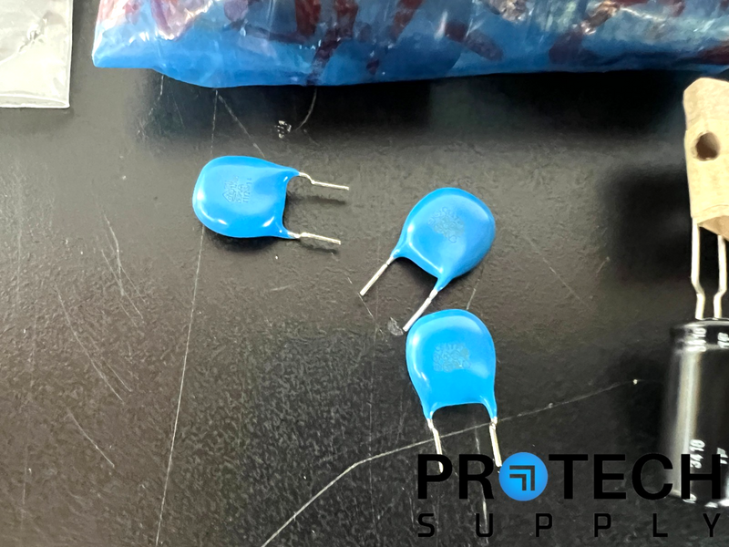 Load image into Gallery viewer, (Lot of Misc.) Ceramic Capacitors / Aluminum Capacitors etc.