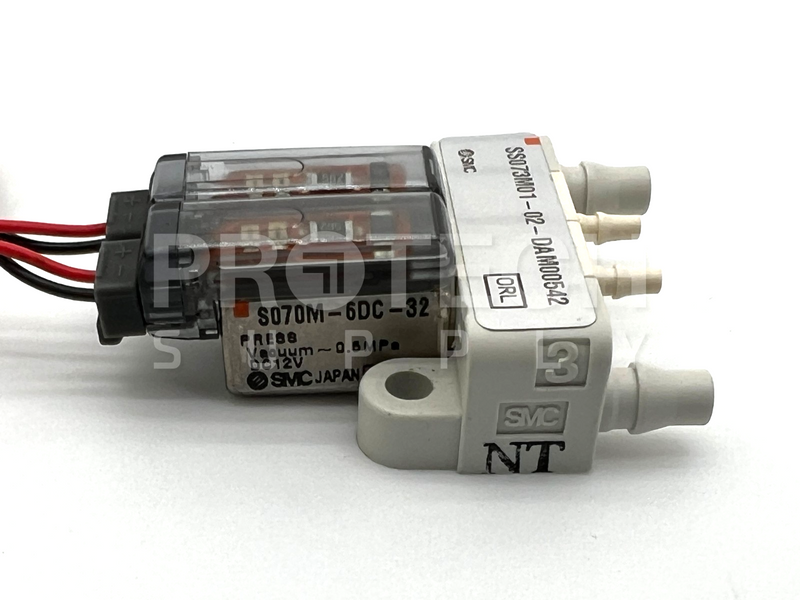Load image into Gallery viewer, SMC S070M-6DC-32 Manifold Array of 2 Solenoid Valves with WARRANTY