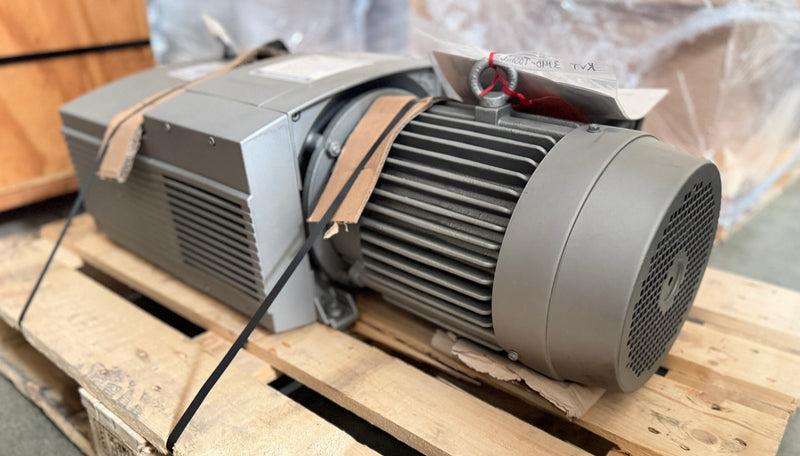 Load image into Gallery viewer, Becker KVT 3.140 Oil-Less Rotary Vane Vacuum Pump 91 CFM 7.5HP 3-Phase 2020