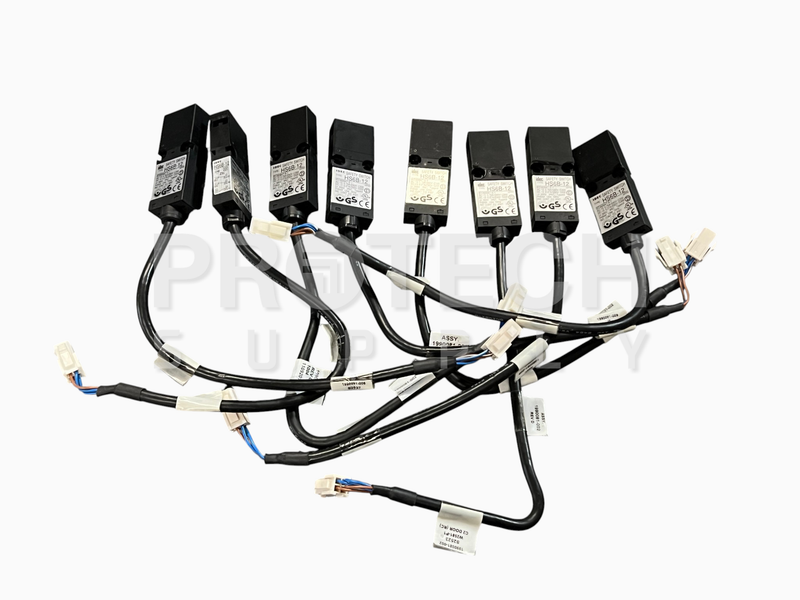 Load image into Gallery viewer, (Lot of 8) IDEC HS6B-12 Safety Interlock Switch
