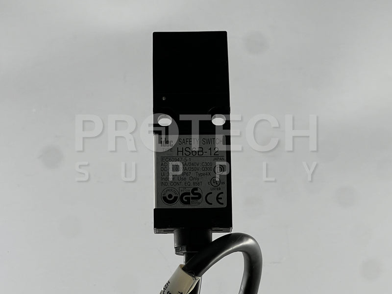 Load image into Gallery viewer, (Lot of 8) IDEC HS6B-12 Safety Interlock Switch
