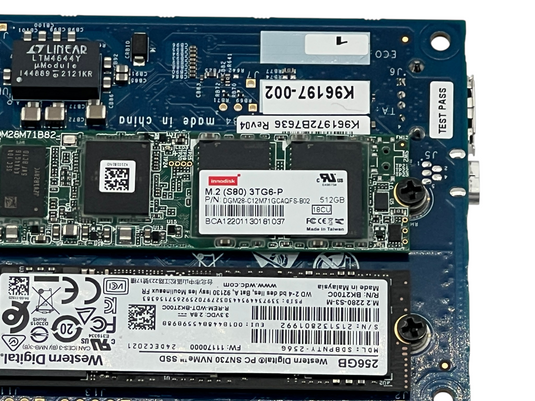 Intel Thundercat3 Test Board + Western Digital 256GB SSD + Innodisk 512GB SSD