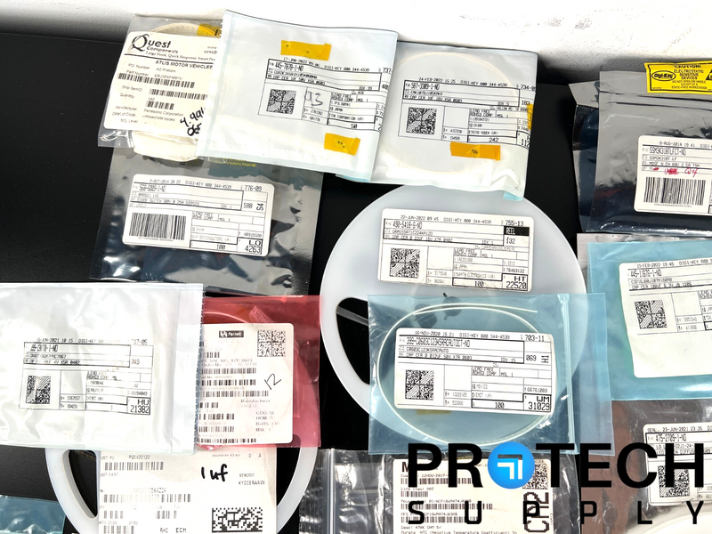 Load image into Gallery viewer, Lot of Miscellaneous Capacitor/Resistor/Regulator/Transistor/Chip
