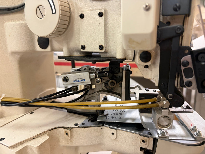 Load image into Gallery viewer, JUKI LK-1920HA Sewing Machine + MC-592
