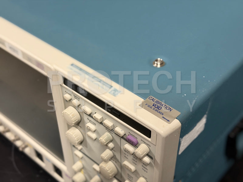 Load image into Gallery viewer, Tektronix DSA 70804 Digital Serial Analyzer SCREEN DEFECTIVE for PARTS/REPAIR
