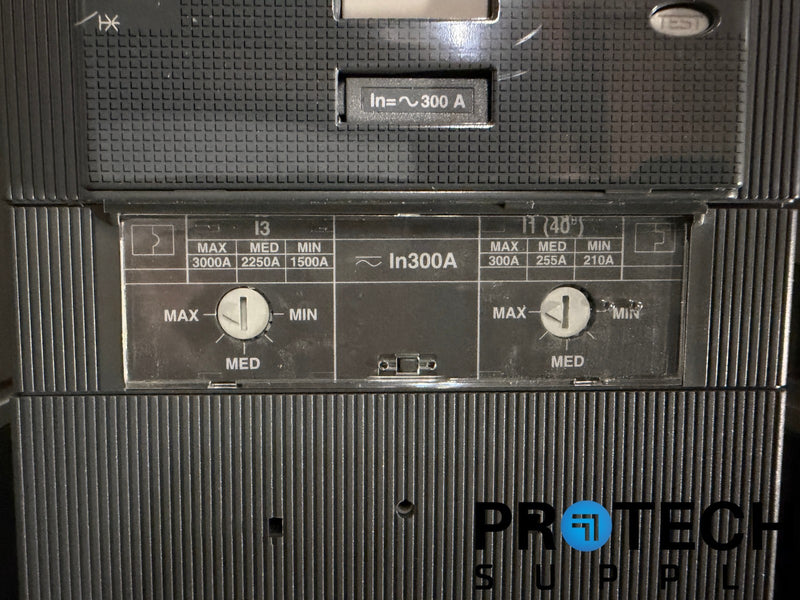 Load image into Gallery viewer, NEW RITTAL Enclosure AC Recombiner Box + (7) ABB SACE Tmax T5V-HA 400
