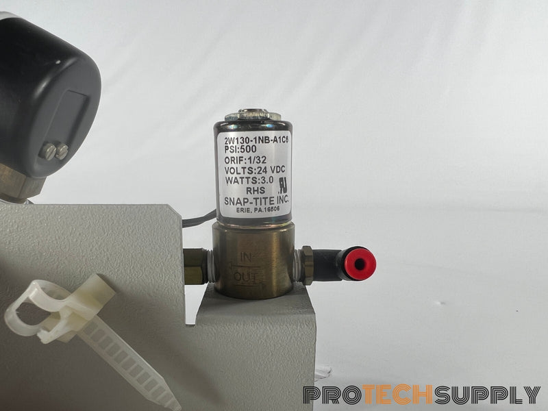Load image into Gallery viewer, Norgren R07-100-RNAA w/ Snap-Tite 2W130-1NB-A1C6 Pressure Regulator w/ WARRANTY
