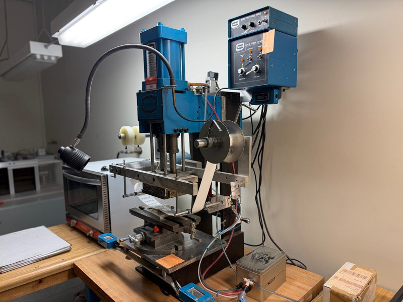 Load image into Gallery viewer, CASSCO HPS-1000 Hot Stamping Machine + Avantco Convection Oven
