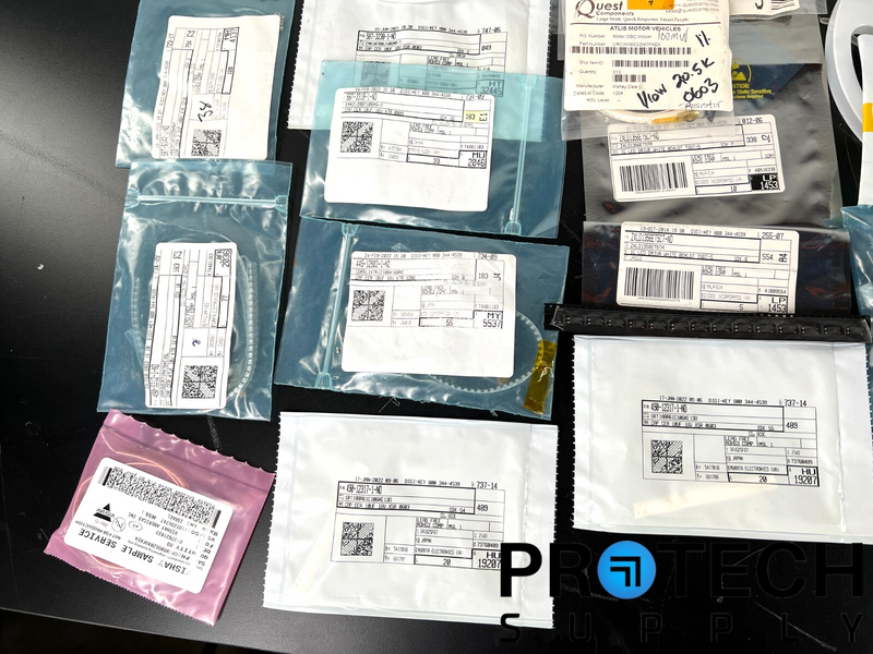 Load image into Gallery viewer, Lot of Miscellaneous Capacitor/Resistor/Regulator/Transistor/Chip
