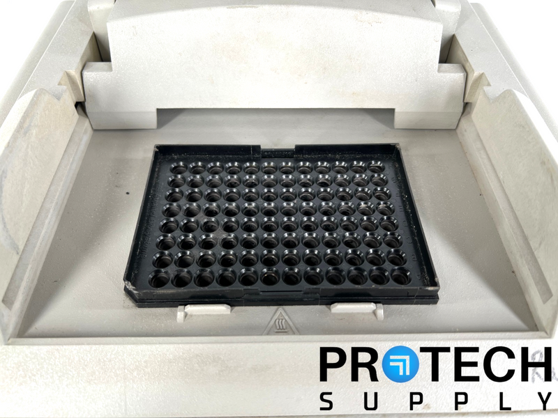 Load image into Gallery viewer, Applied Biosystems N8050200 Thermal Cycler (Powers on) FOR PARTS / REPAIR

